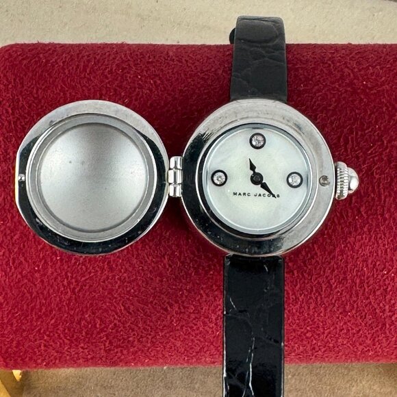 Marc Jacobs Silver Dome Crystal Watch 1 inch in diameter 8.5 inch black strap - Picture 9 of 11